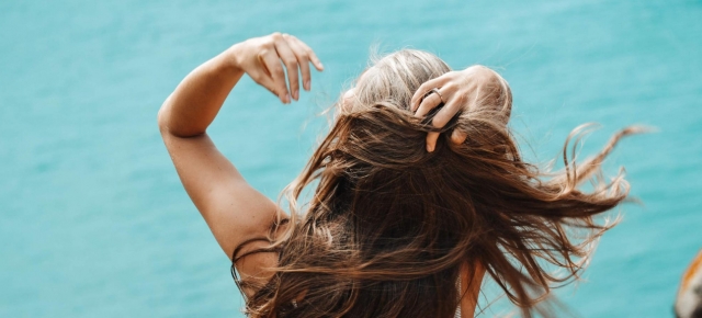 Sabes mesmo o que acontece ao teu cabelo, no Verão? Sabe como mantê-lo saudável.